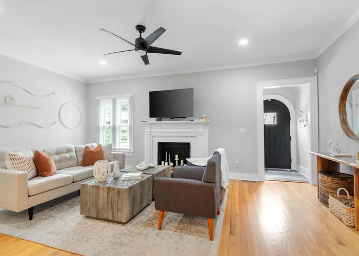 Luxury For Entertaining In Midtown Manor * Tallahassee
