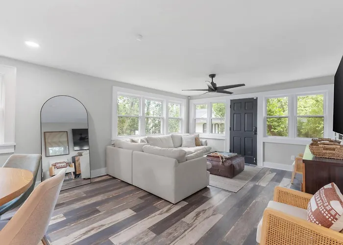 Luxury For Entertaining In Midtown Manor * Tallahassee