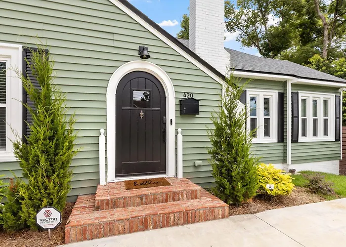 Luxury For Entertaining In Midtown Manor Ferienhaus
