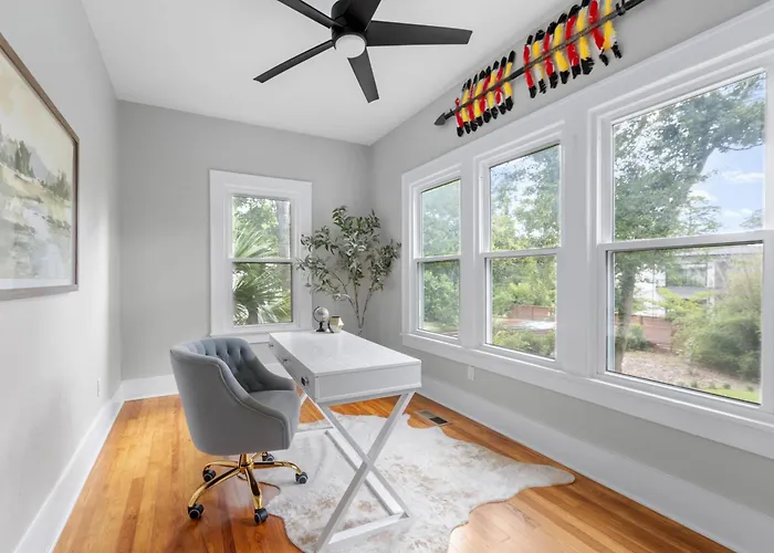Ferienhaus Luxury For Entertaining In Midtown Manor