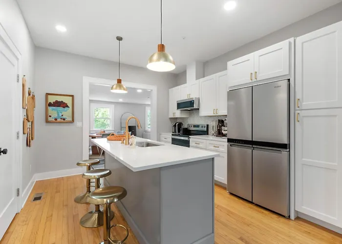 Ferienhaus Luxury For Entertaining In Midtown Manor *