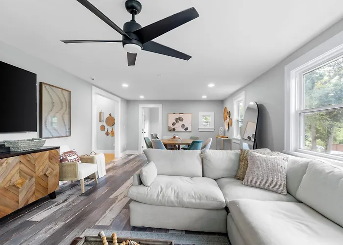 Ferienhaus Luxury For Entertaining In Midtown Manor *