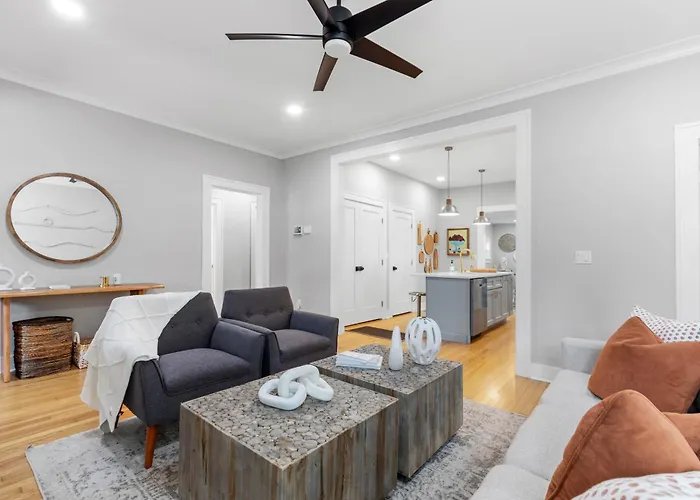 Ferienhaus Luxury For Entertaining In Midtown Manor