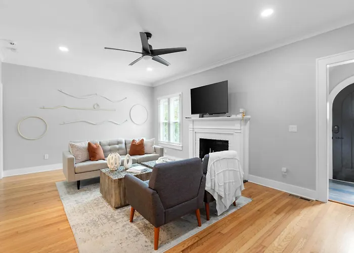 Ferienhaus Luxury For Entertaining In Midtown Manor