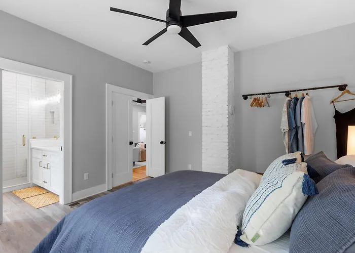 Ferienhaus Luxury For Entertaining In Midtown Manor