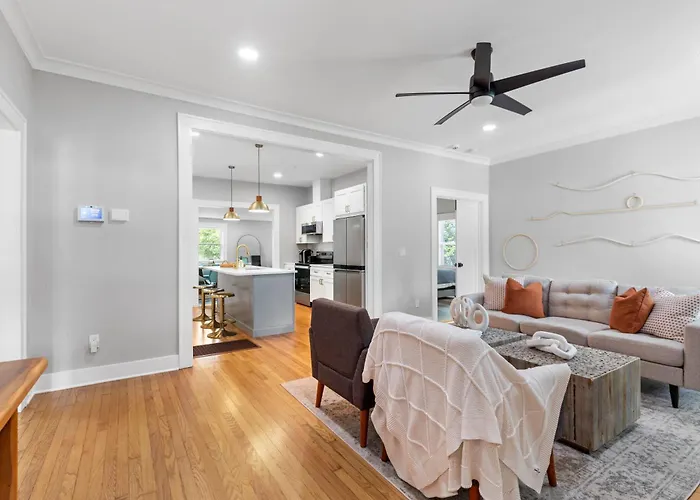 Ferienhaus Luxury For Entertaining In Midtown Manor