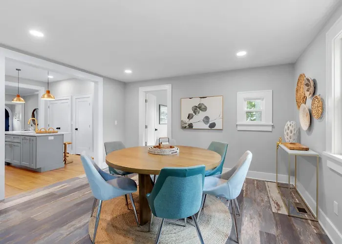 Ferienhaus Luxury For Entertaining In Midtown Manor