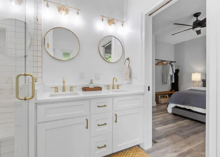 Ferienhaus Luxury For Entertaining In Midtown Manor *