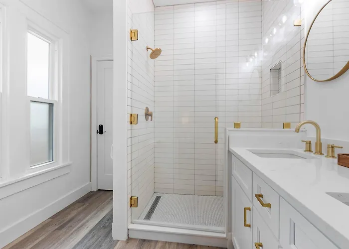 Ferienhaus Luxury For Entertaining In Midtown Manor *