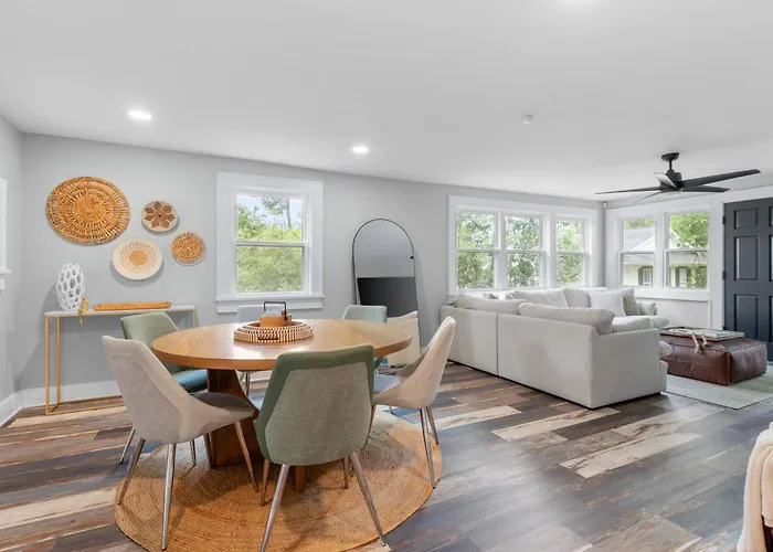 Luxury For Entertaining In Midtown Manor Ferienhaus